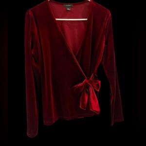 Halogen women’s stretch velvet long sleeve top with side tie, burgundy, sz S